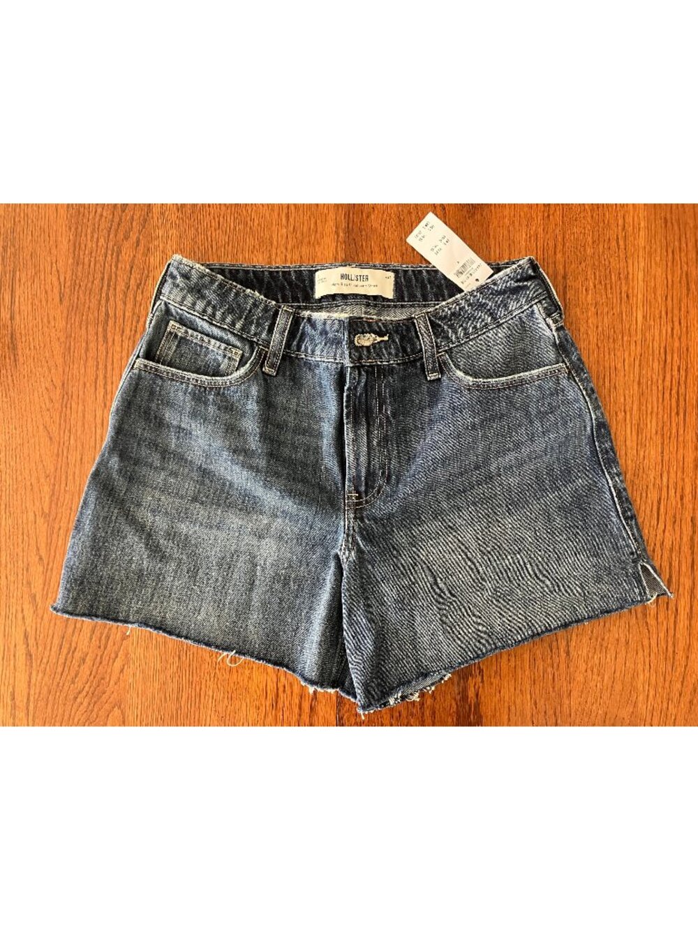 Hollister High-Rise 5" Relaxed Denim Short *NWT*